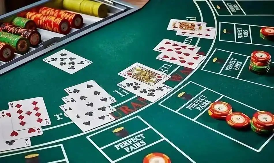 Live roulette on nilou: wheel and betting options Live roulette wheel on nilou with numbered pockets and betting grid
